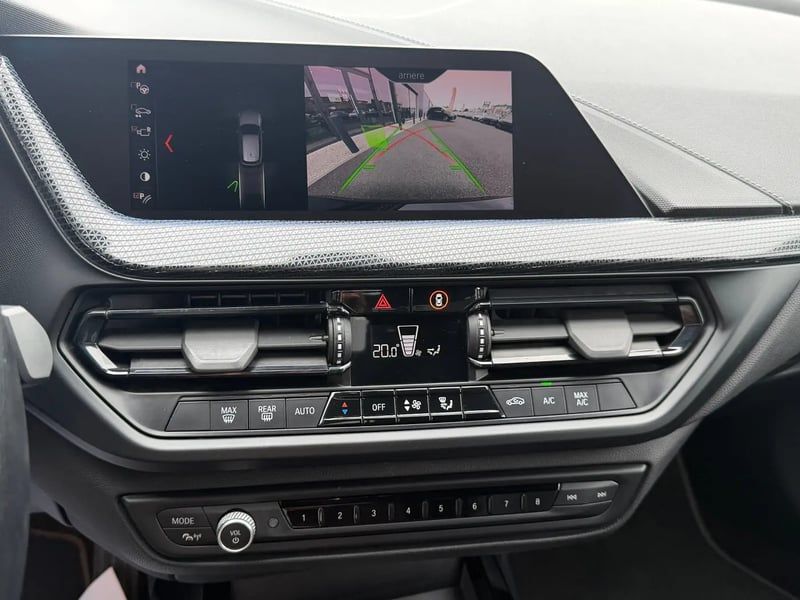 Photo de la voiture BMW SERIE 1 F40 118d 150 ch BVA8 Edition Sport