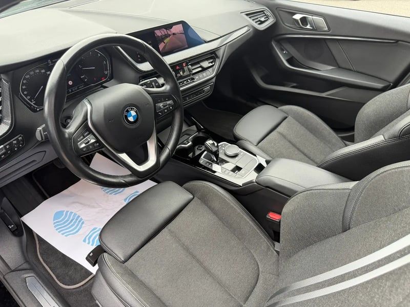 Photo de la voiture BMW SERIE 1 F40 118d 150 ch BVA8 Edition Sport