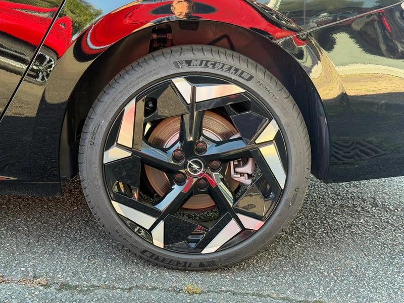 Photo de la voiture OPEL ASTRA SPORTS TOURER Hybride Rechargeable 180 ch BVA8 GS