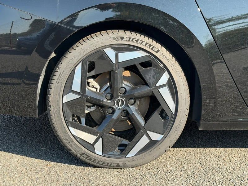 Photo de la voiture OPEL ASTRA SPORTS TOURER Hybride Rechargeable 180 ch BVA8 GS