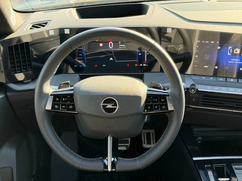 Photo de la voiture OPEL ASTRA SPORTS TOURER Hybride Rechargeable 180 ch BVA8 GS