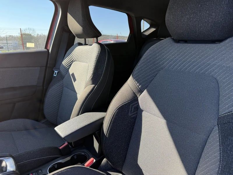 Photo de la voiture RENAULT CAPTUR Eco-G 100 ch Techno