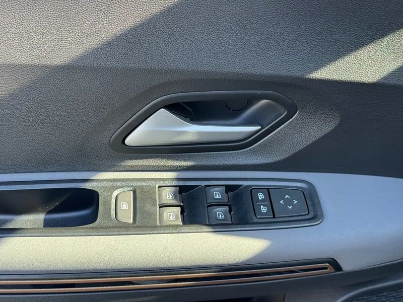 Photo de la voiture DACIA JOGGER Hybrid 140 7 places GSR2 Extreme