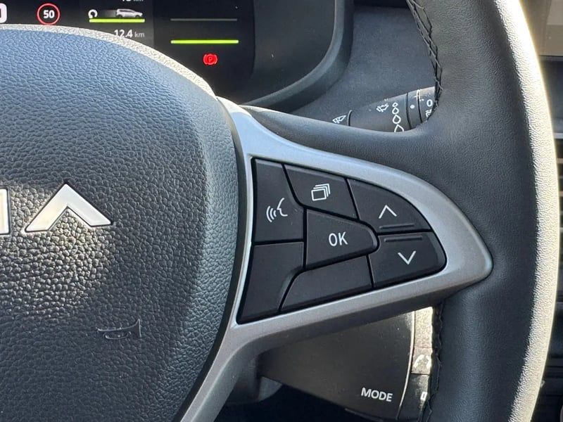 Photo de la voiture DACIA JOGGER Hybrid 140 7 places GSR2 Extreme