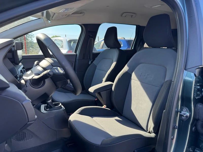 Photo de la voiture DACIA JOGGER Hybrid 140 7 places GSR2 Extreme