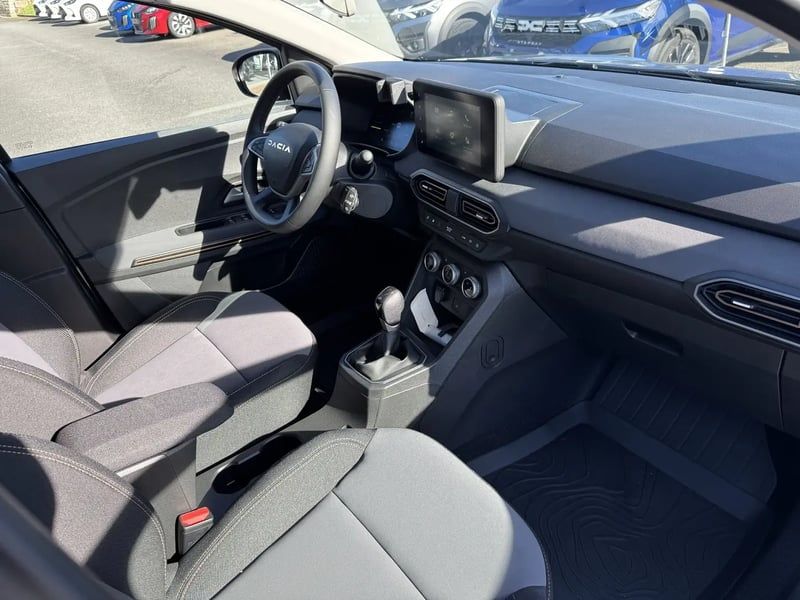 Photo de la voiture DACIA JOGGER Hybrid 140 7 places GSR2 Extreme