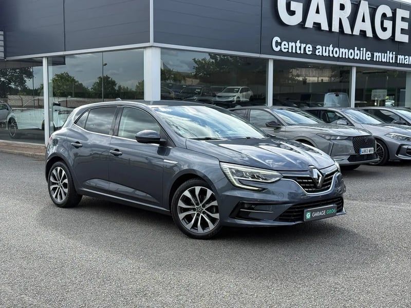 Photo de la voiture RENAULT MEGANE IV BERLINE Blue dCi 115 EDC Intens