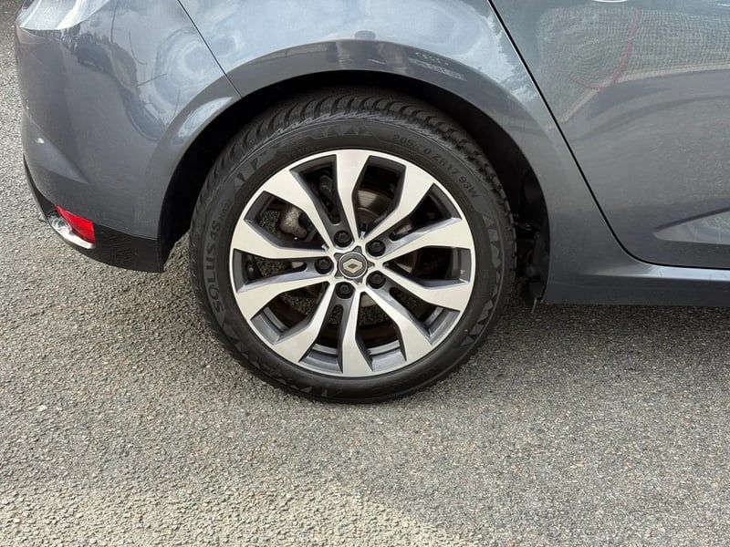 Photo de la voiture RENAULT MEGANE IV BERLINE Blue dCi 115 EDC Intens