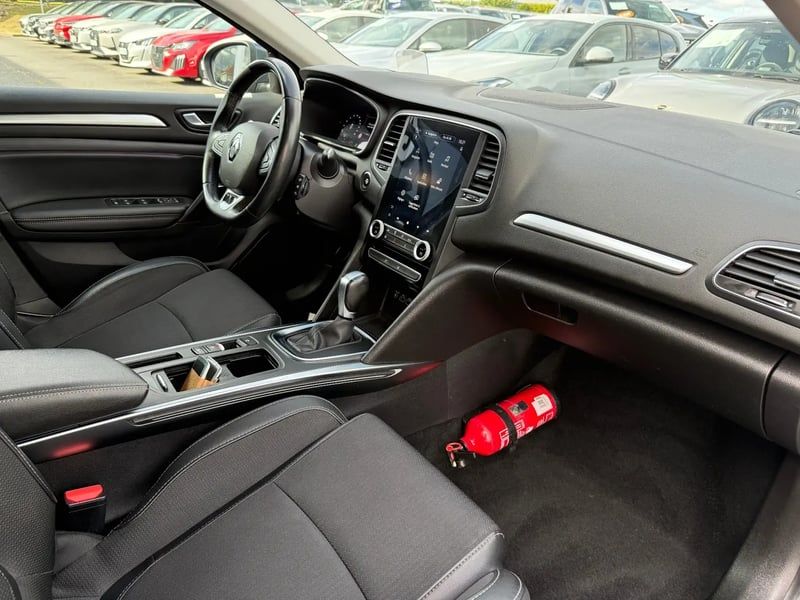 Photo de la voiture RENAULT MEGANE IV BERLINE Blue dCi 115 EDC Intens