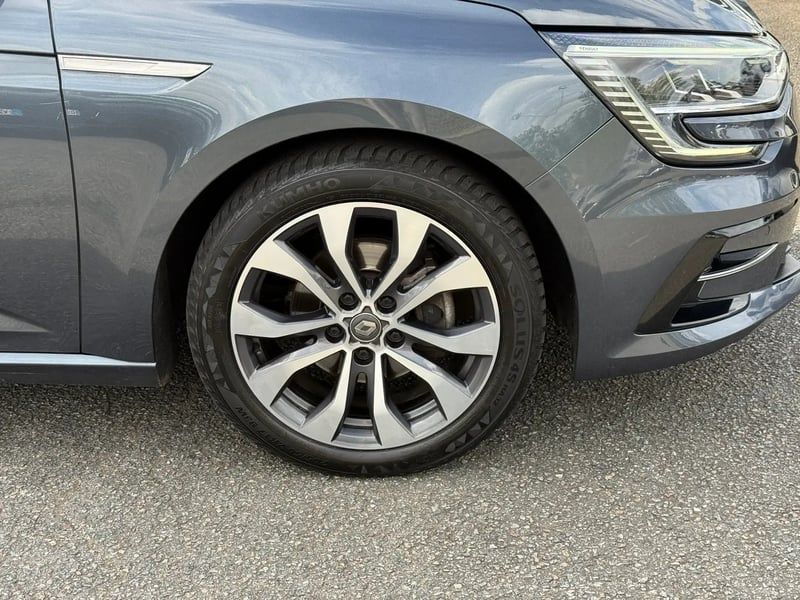 Photo de la voiture RENAULT MEGANE IV BERLINE Blue dCi 115 EDC Intens
