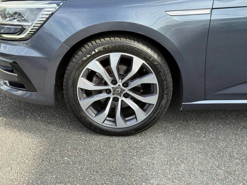 Photo de la voiture RENAULT MEGANE IV BERLINE Blue dCi 115 EDC Intens