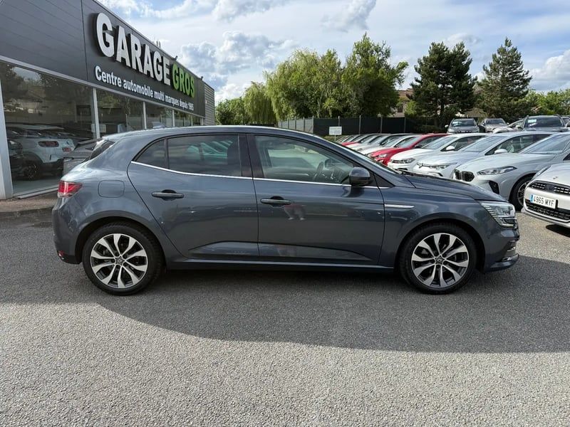 Photo de la voiture RENAULT MEGANE IV BERLINE Blue dCi 115 EDC Intens