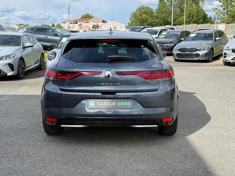 Photo de la voiture RENAULT MEGANE IV BERLINE Blue dCi 115 EDC Intens