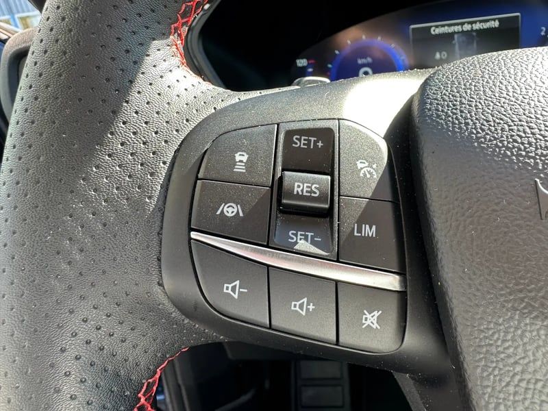 Photo de la voiture FORD KUGA 1.5 EcoBlue 120 BVA8 ST-Line