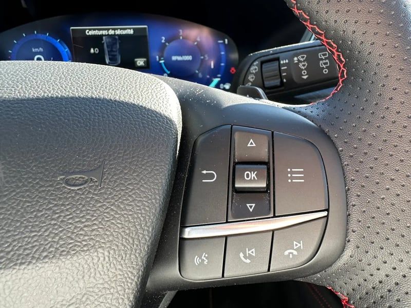 Photo de la voiture FORD KUGA 1.5 EcoBlue 120 BVA8 ST-Line