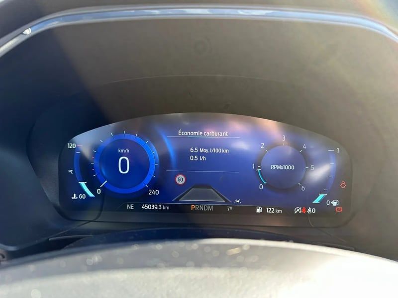 Photo de la voiture FORD KUGA 1.5 EcoBlue 120 BVA8 ST-Line