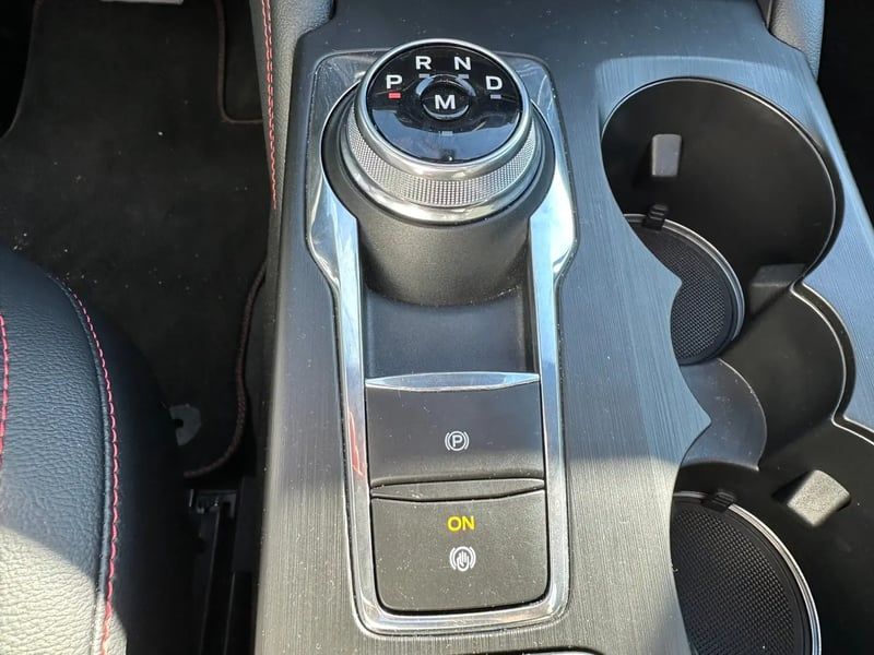 Photo de la voiture FORD KUGA 1.5 EcoBlue 120 BVA8 ST-Line