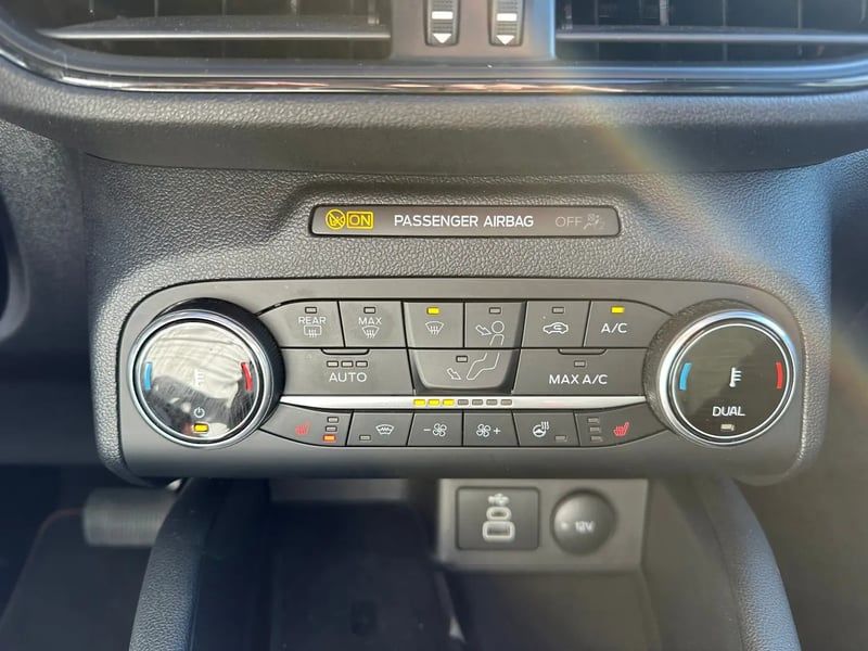 Photo de la voiture FORD KUGA 1.5 EcoBlue 120 BVA8 ST-Line