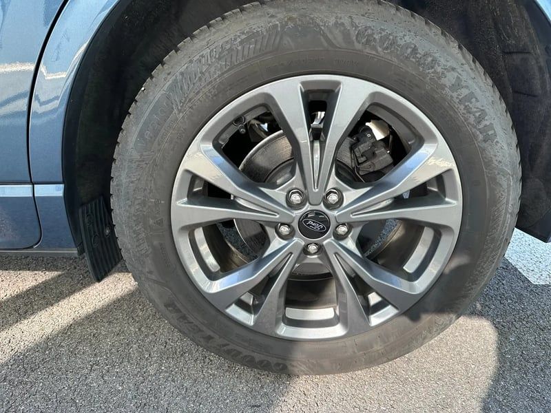 Photo de la voiture FORD KUGA 1.5 EcoBlue 120 BVA8 ST-Line