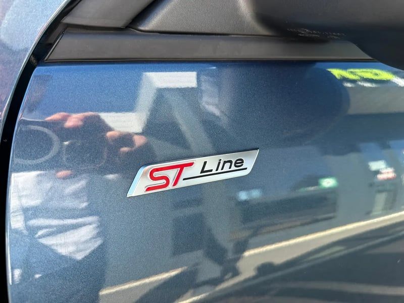 Photo de la voiture FORD KUGA 1.5 EcoBlue 120 BVA8 ST-Line