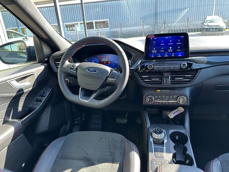 Photo de la voiture FORD KUGA 1.5 EcoBlue 120 BVA8 ST-Line