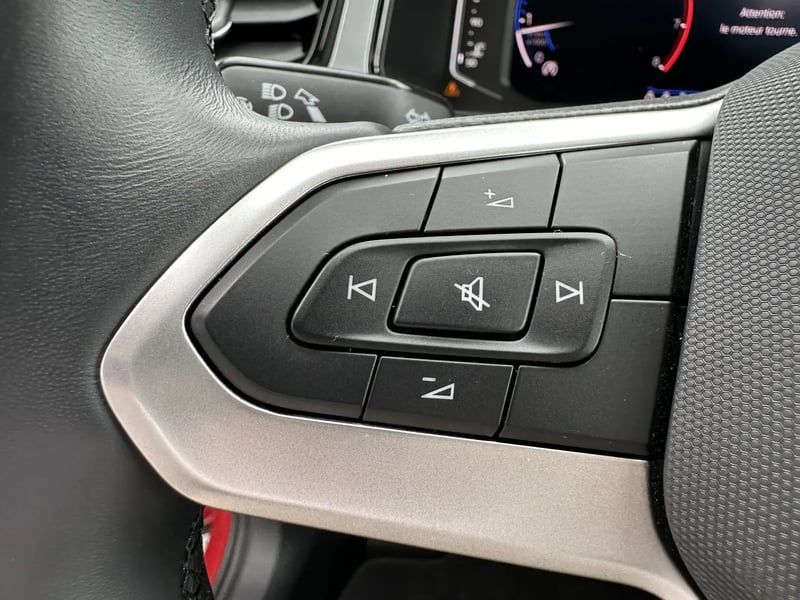 Photo de la voiture VOLKSWAGEN T-ROC 1.0 TSI 116 Start/Stop BVM6 Life Plus