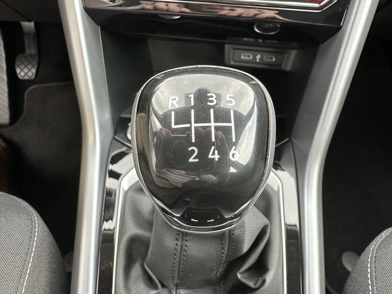 Photo de la voiture VOLKSWAGEN T-ROC 1.0 TSI 116 Start/Stop BVM6 Life Plus