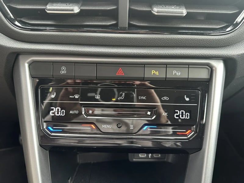 Photo de la voiture VOLKSWAGEN T-ROC 1.0 TSI 116 Start/Stop BVM6 Life Plus