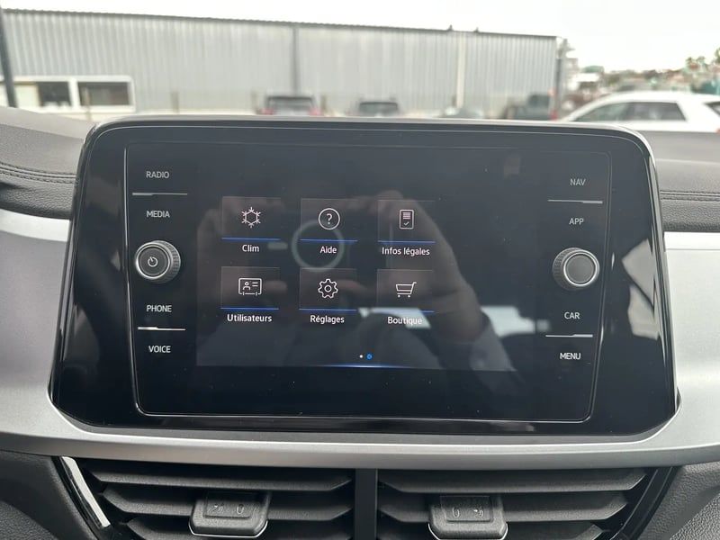 Photo de la voiture VOLKSWAGEN T-ROC 1.0 TSI 116 Start/Stop BVM6 Life Plus