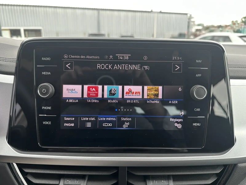 Photo de la voiture VOLKSWAGEN T-ROC 1.0 TSI 116 Start/Stop BVM6 Life Plus