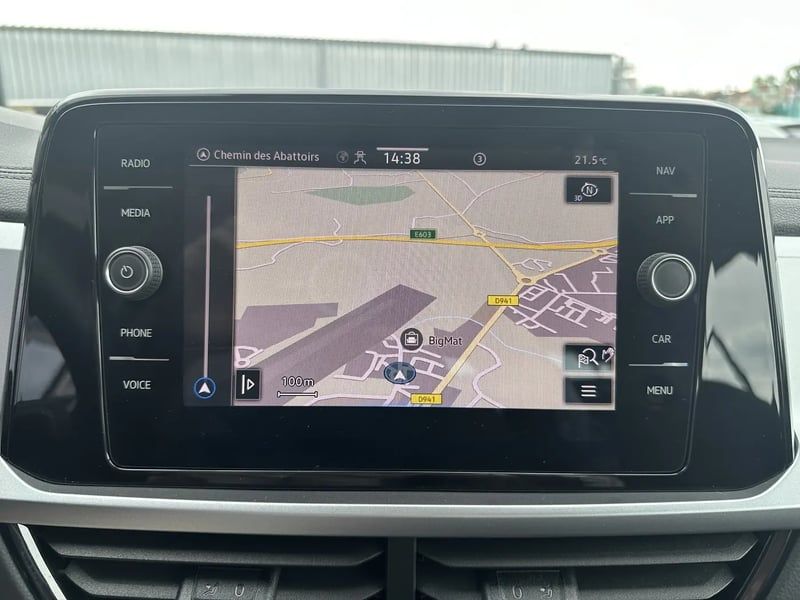 Photo de la voiture VOLKSWAGEN T-ROC 1.0 TSI 116 Start/Stop BVM6 Life Plus