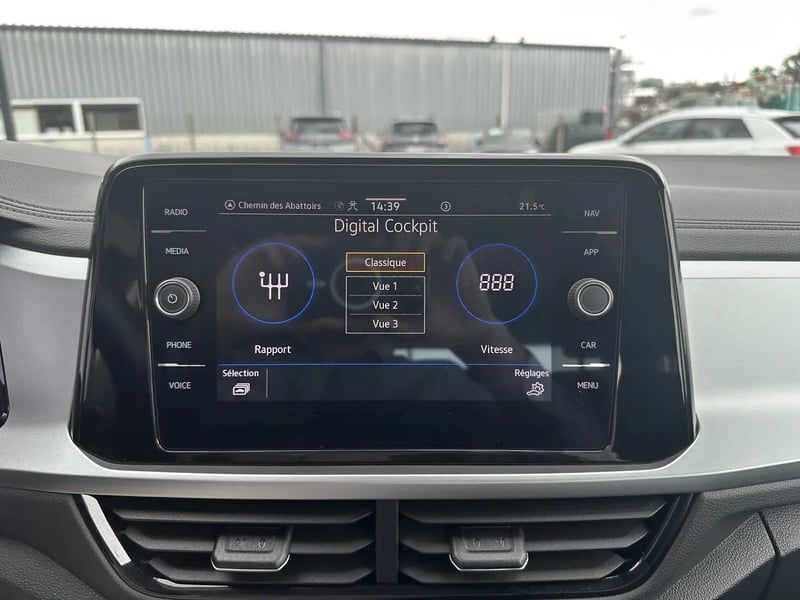 Photo de la voiture VOLKSWAGEN T-ROC 1.0 TSI 116 Start/Stop BVM6 Life Plus