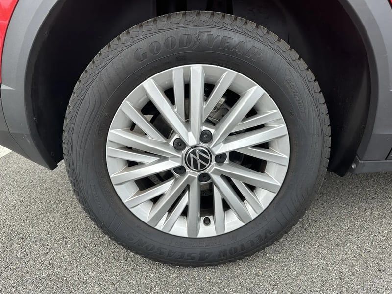 Photo de la voiture VOLKSWAGEN T-ROC 1.0 TSI 116 Start/Stop BVM6 Life Plus