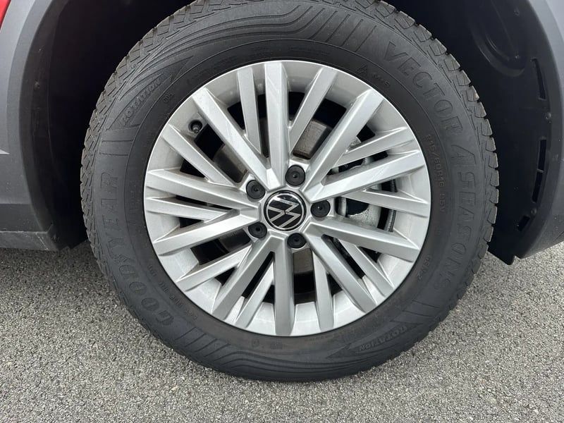 Photo de la voiture VOLKSWAGEN T-ROC 1.0 TSI 116 Start/Stop BVM6 Life Plus