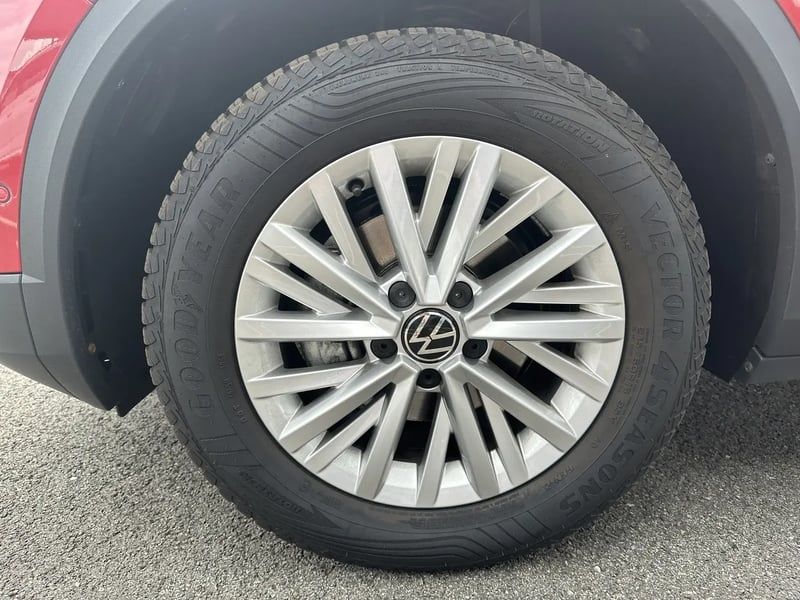 Photo de la voiture VOLKSWAGEN T-ROC 1.0 TSI 116 Start/Stop BVM6 Life Plus