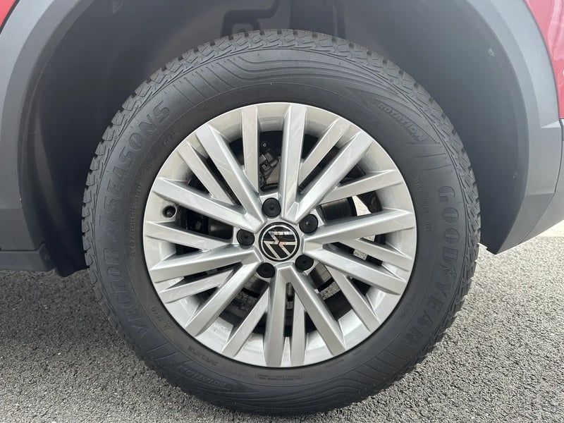 Photo de la voiture VOLKSWAGEN T-ROC 1.0 TSI 116 Start/Stop BVM6 Life Plus