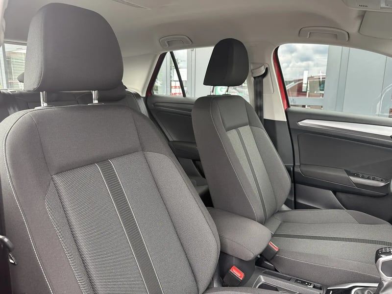 Photo de la voiture VOLKSWAGEN T-ROC 1.0 TSI 116 Start/Stop BVM6 Life Plus