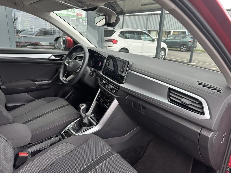 Photo de la voiture VOLKSWAGEN T-ROC 1.0 TSI 116 Start/Stop BVM6 Life Plus