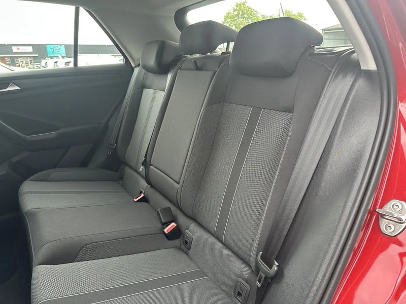 Photo de la voiture VOLKSWAGEN T-ROC 1.0 TSI 116 Start/Stop BVM6 Life Plus