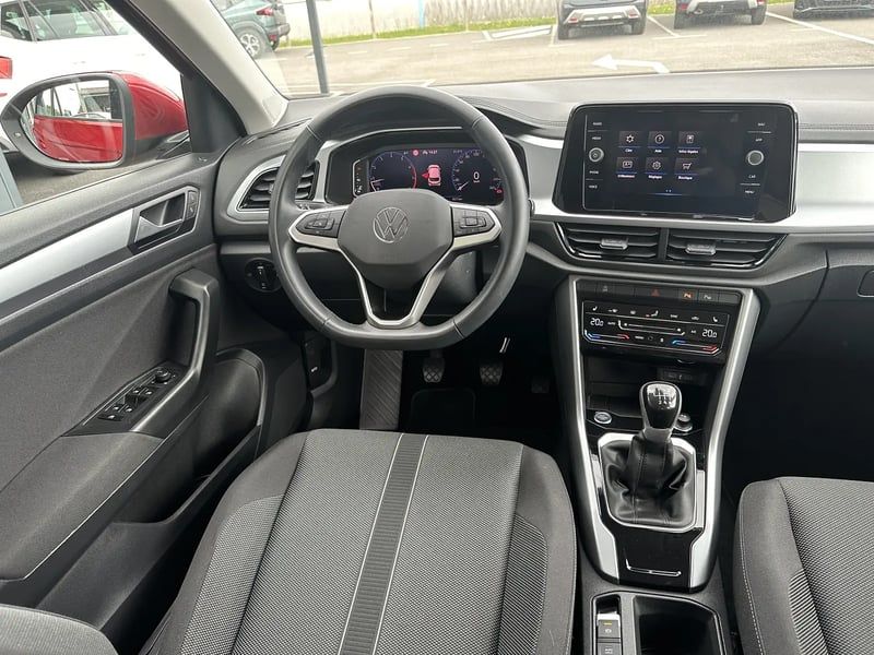 Photo de la voiture VOLKSWAGEN T-ROC 1.0 TSI 116 Start/Stop BVM6 Life Plus