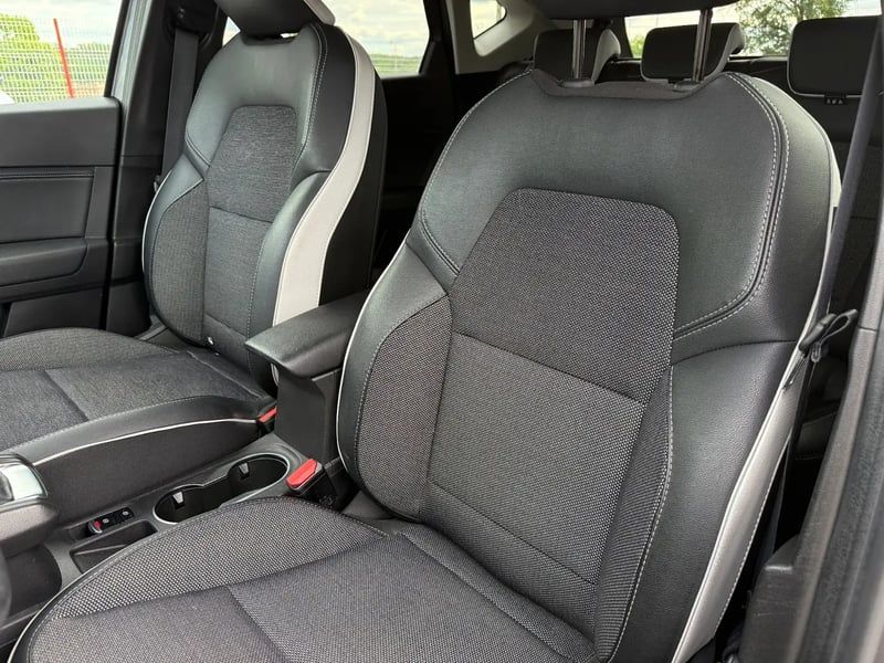 Photo de la voiture RENAULT CAPTUR TCe 90 Techno