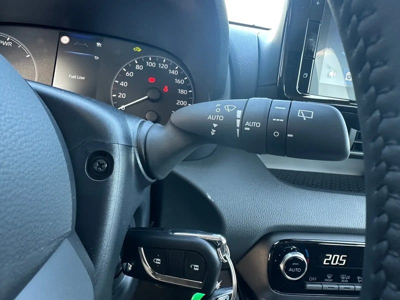 Photo de la voiture TOYOTA YARIS HYBRIDE 116h Dynamic
