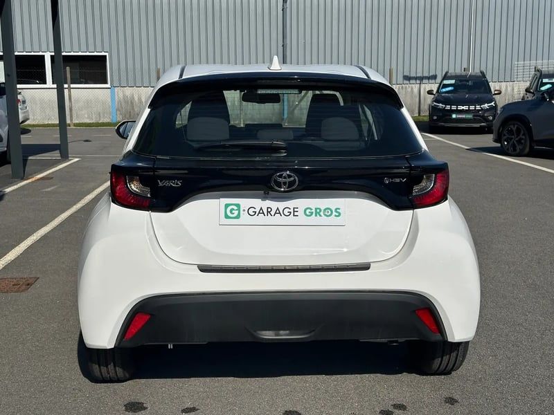 Photo de la voiture TOYOTA YARIS HYBRIDE 116h Dynamic