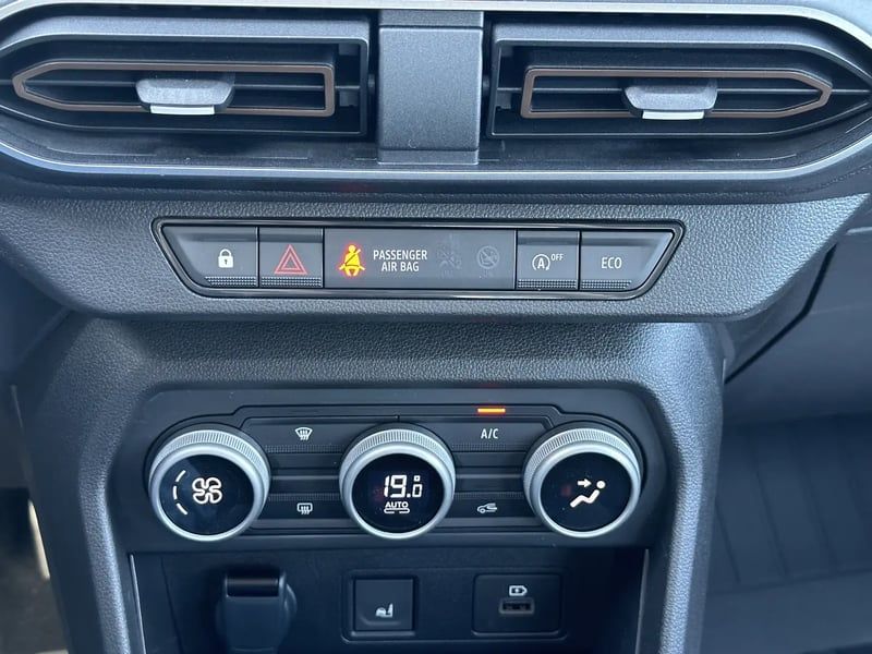 Photo de la voiture DACIA SANDERO ECO-G 100 Stepway Extreme +