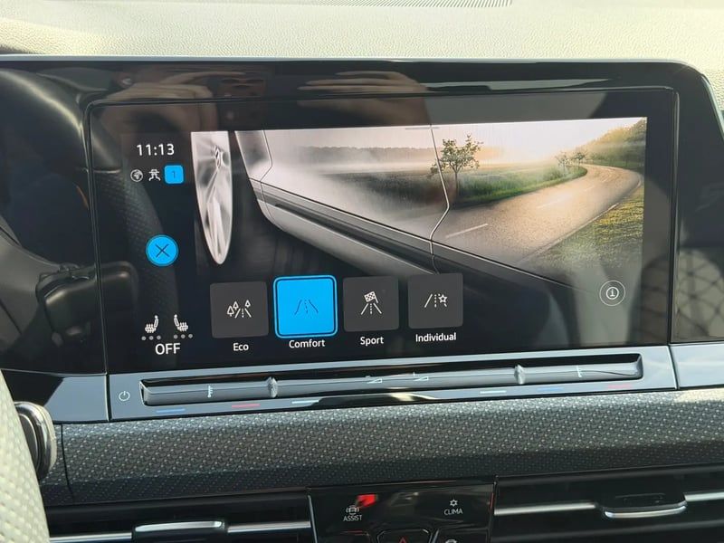 Photo de la voiture VOLKSWAGEN GOLF 1.5 eTSI OPF 150 DSG7 R-Line