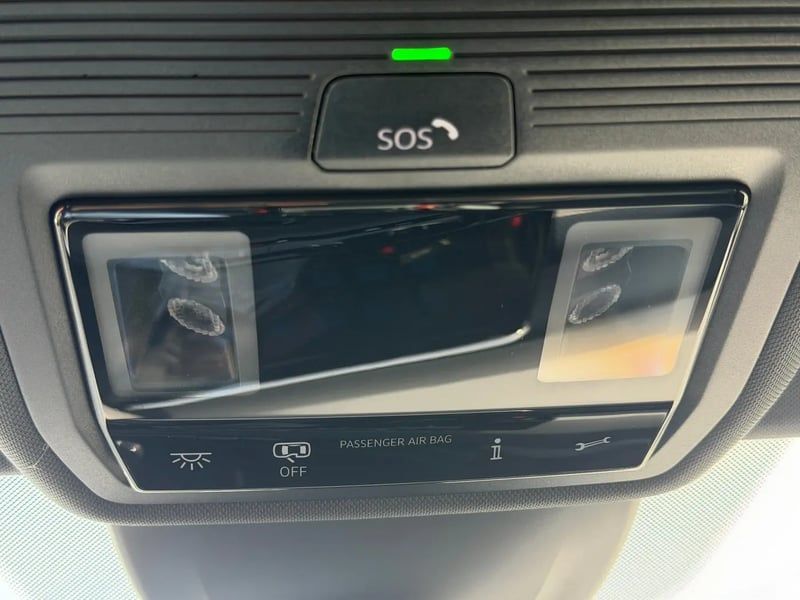 Photo de la voiture VOLKSWAGEN GOLF 1.5 eTSI OPF 150 DSG7 R-Line