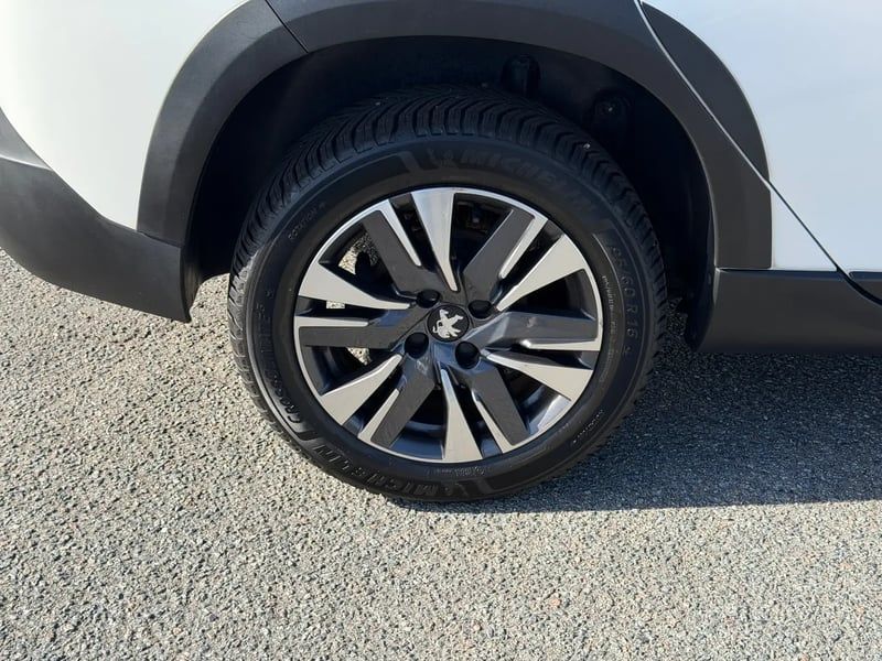 Photo de la voiture PEUGEOT 2008 1.2 PureTech 110ch S&S EAT6 Allure