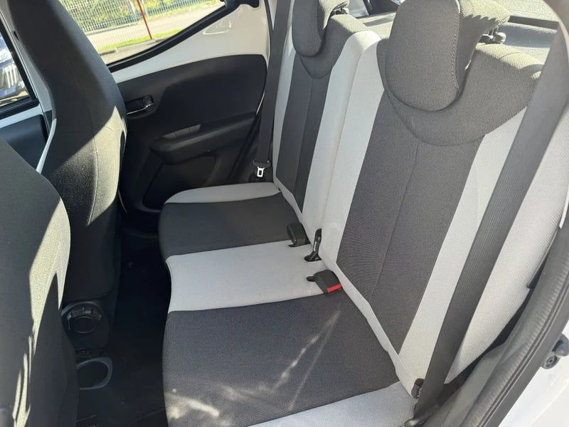 Photo de la voiture TOYOTA AYGO 1.0 VVT-i x-play