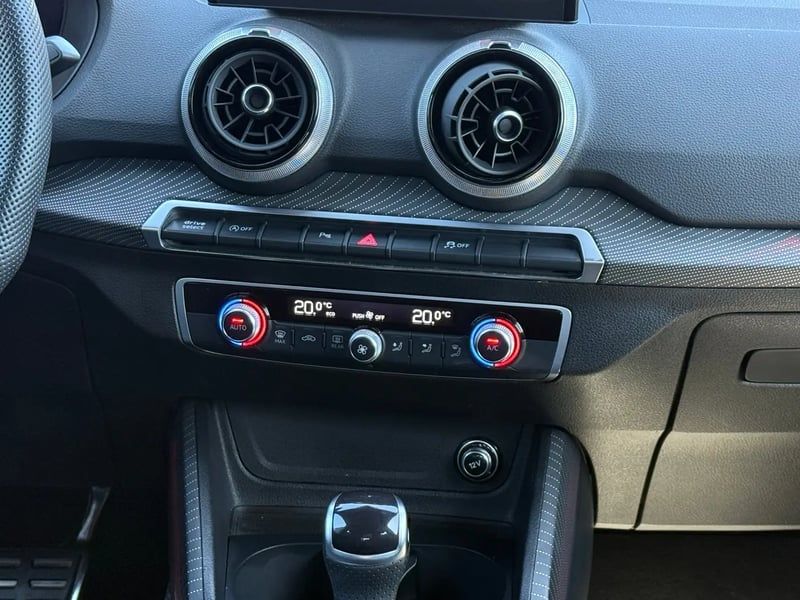 Photo de la voiture AUDI Q2 35 TDI 150 S tronic 7 S line