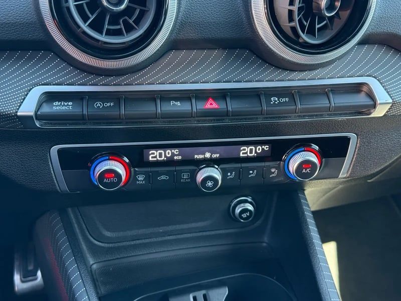 Photo de la voiture AUDI Q2 35 TDI 150 S tronic 7 S line
